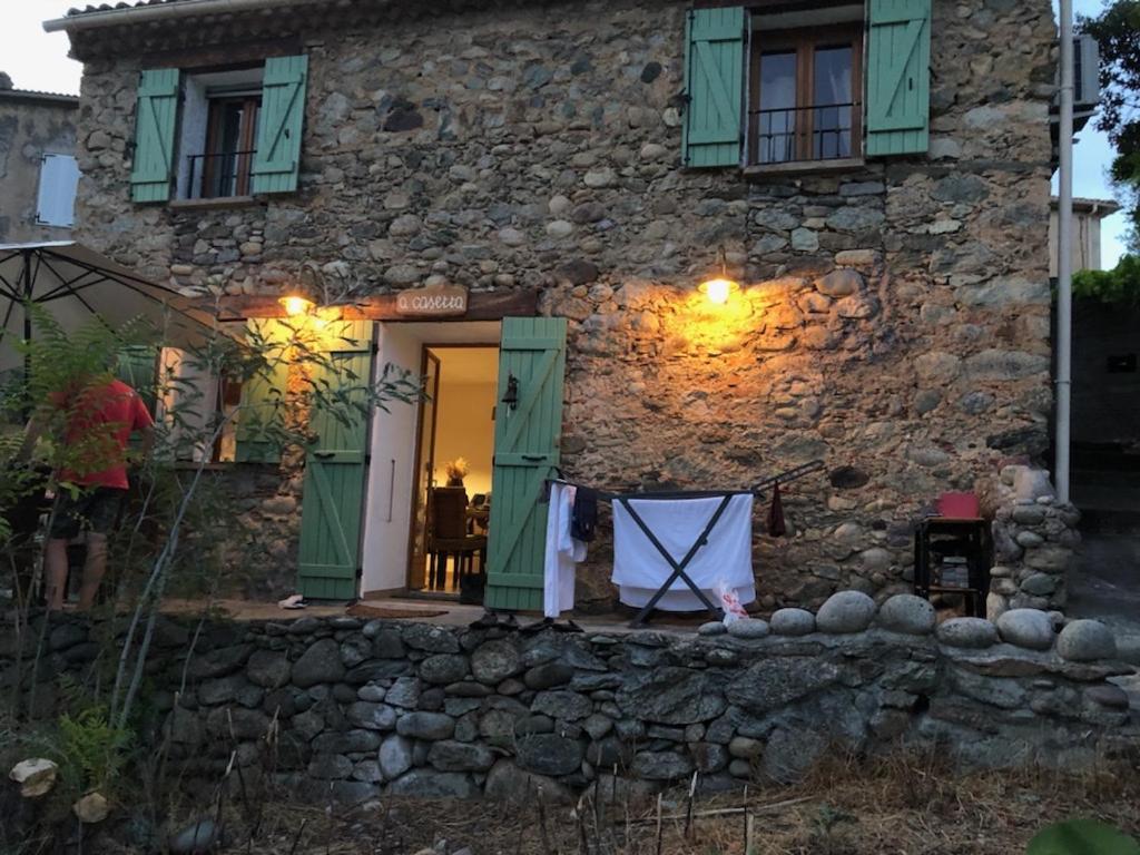 A Casetta d’Hélène et Jeanette Omessa Exterior foto
